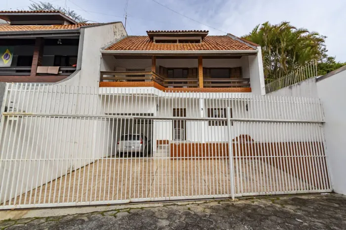 Sobrado em Condomínio no Guabirotuba