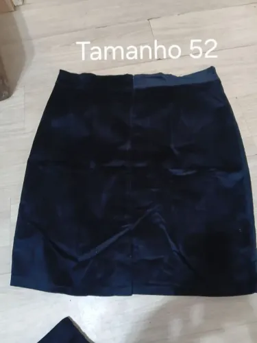 Vendo uma saia de veludo plus size novas 