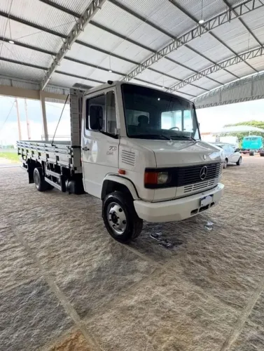 MERCEDES BENZ- 710 carroceria APENAS R$ 60.000 Ano :2011