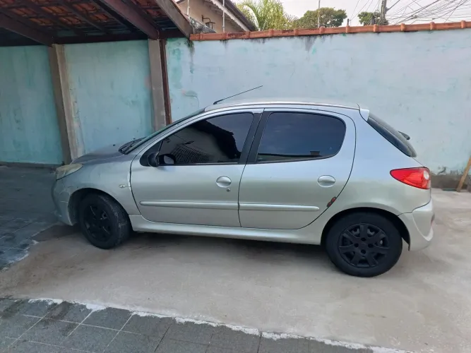 Peugeot 207 XR 1.4 Flex 8V 5P 2010