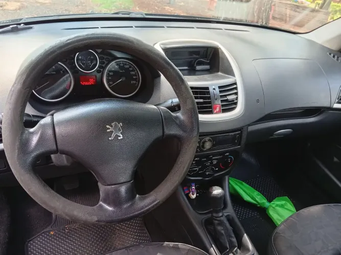 Peugeot 207 XR 1.4 Flex 8V 5P 2011