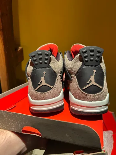 Jordan 4 Taupe Hauze