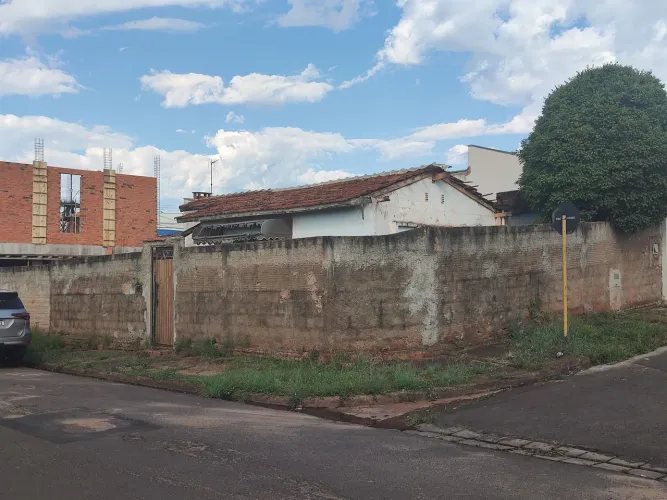 VENDE - SE TERRENO EM LENÇÓIS PAULISTA/PERTO DA FACILPA