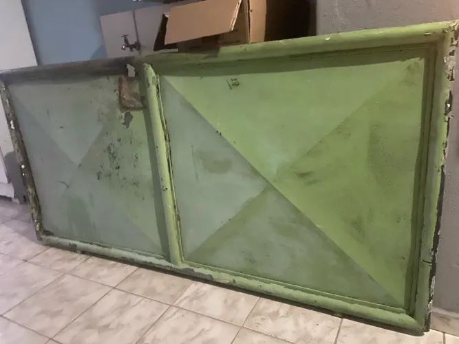 Portão de ferro reforçado