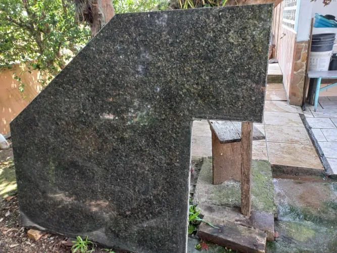 Pedra de granito preta 290 reais 