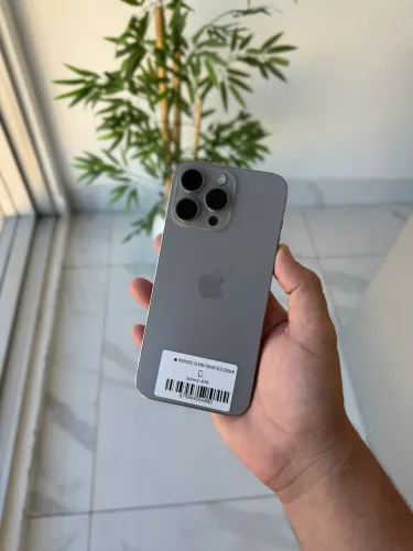 iPhone 15 pro max 512 gigas natural
