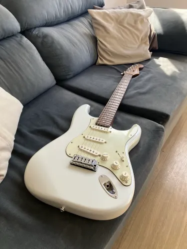 Guitarra Rafa Gomes Luthier Stratocaster SSS