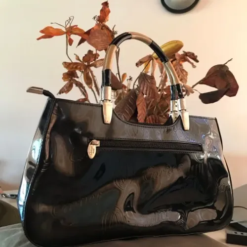 bolsa de mão cartier paris couro envernizado preta vintage