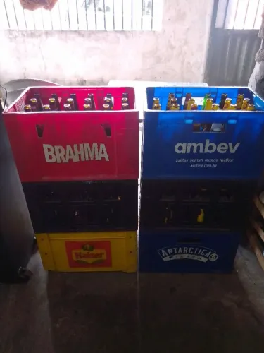 Vendo 6 cx de vasilhames com cascos