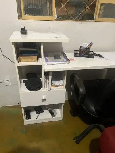 VENDE-SE ESCRIVANINHA USADA