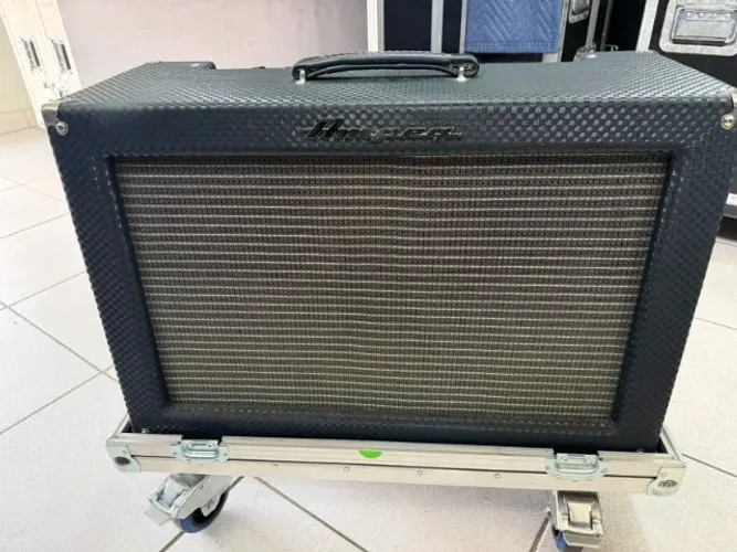 AMPLIFICADOR GUITARRA -AMPEG REVERBEROCKET R212r
