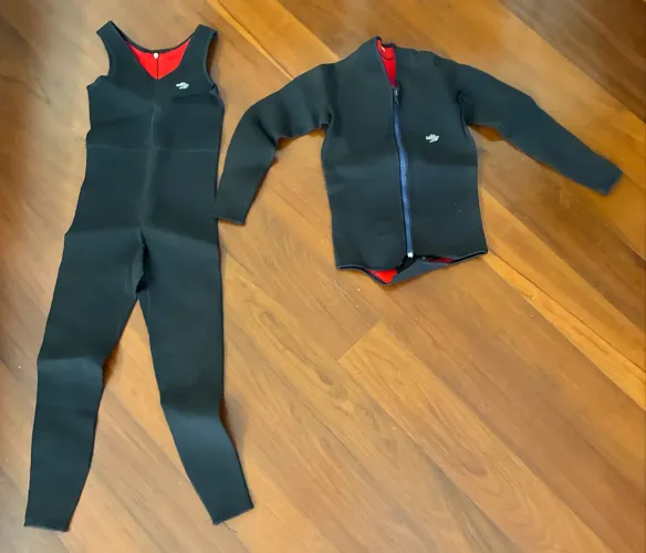 Roupa de mergulho (jardineira+jaqueta) M
