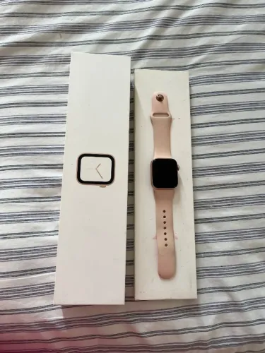 APPLE WATCH SÉRIES 4 40MM GOLD PINK