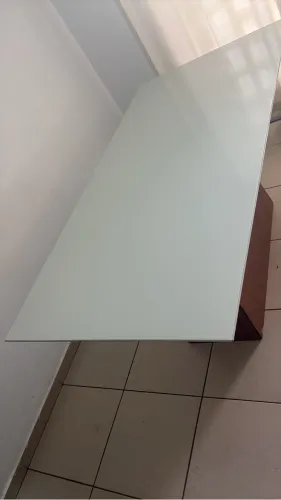 Mesa sem cadeiras