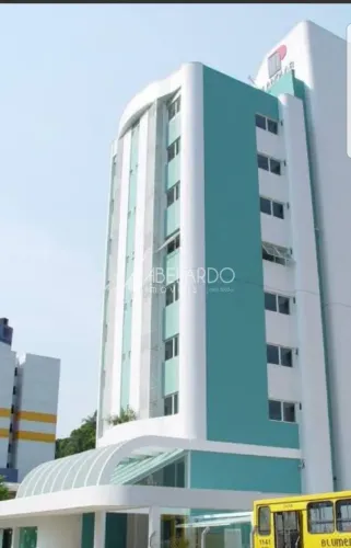 Excelente Sala Comercial à VENDA / LOCAÇÃO em Blumenau/SC!