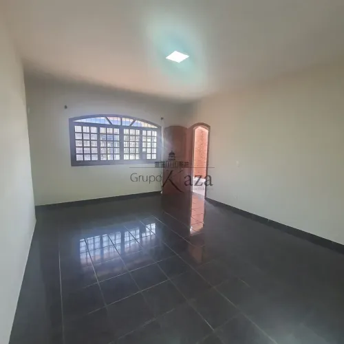 Oportunidade - Casa - 4 Dormitórios - Vila Tatetuba - 138m².