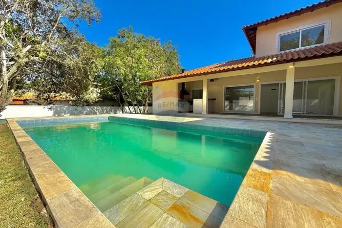 À venda casa moderna com piscina a 200 m da Praia da Marina - Armação dos Búzios