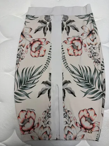 Saia Midi Floral Carmen Steffens - Elegante e Sofisticada
