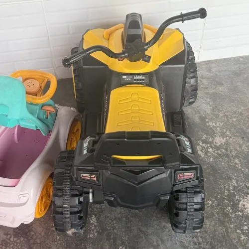 Carrinho elétrico infantil