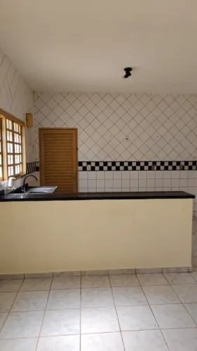 PALMAS/TO - ALUGA-SE CASA NA 404 NORTE.