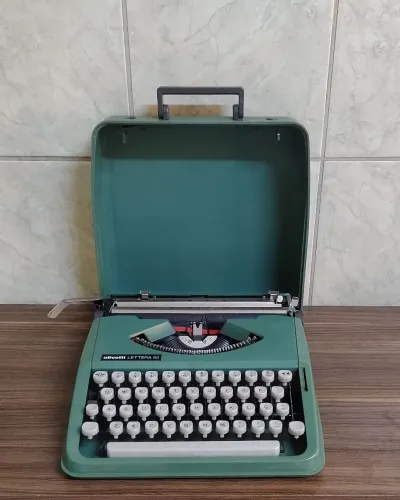 Máquina de datilografi Olivetti Lettera 82