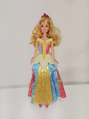 Boneca bela adormecida vestido mágico Mattel