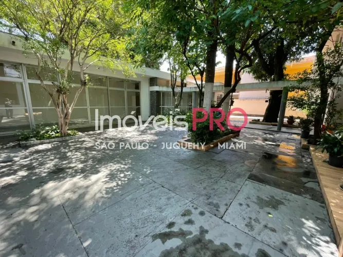 Casa térrea com excelente localização próximo ao Pq do Ibirapuera! Raridade na Vila Nova C