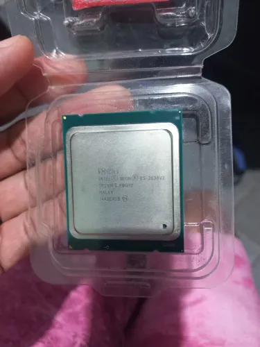 Processador Intel Xeon 2630 V2 2.60GHz 2011