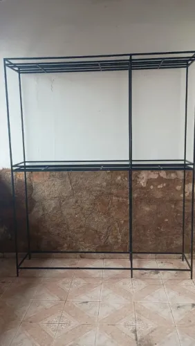 Arara Roupeiro de Metal