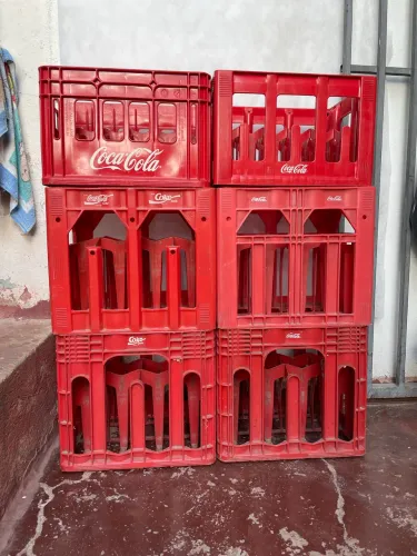 Engradados Coca-cola 4 de 1L e 2 de KS