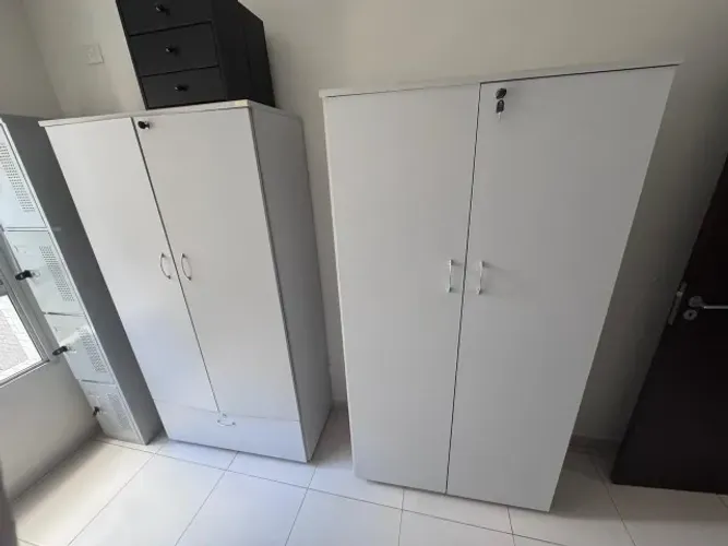 2 Armários para arquivo com prateleiras e gavetão