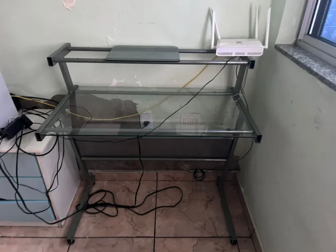 Vende-se mesa de escritório