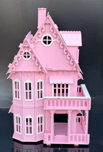 casinha de boneca rosa pintada a mão, graciosa e única. estilo barbie e polly