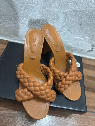 Saltos Femininos Semi Novos - Arezzo, Schutz e Outras Marcas