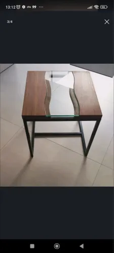 Mesa lateral em madeira maciça 