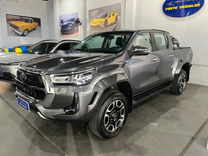 Toyota Hilux CD SRX Plus 4X4 2.8 TDI Die. Aut. 2024