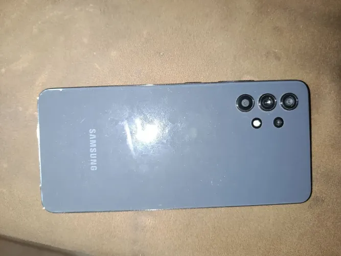 Galaxy a32 com a tela quebrada de resto tudo zero