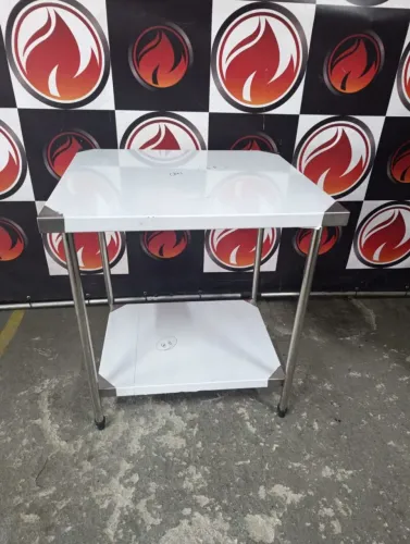 Mesa lisa com prateleira inferior toda no aço inox 430 nova temos a pronta entrega nova