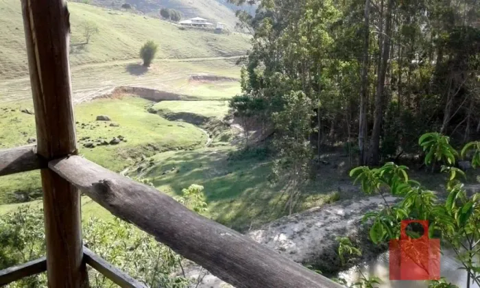 Oportunidade de chácara a venda na cidade Natividade da Serra.