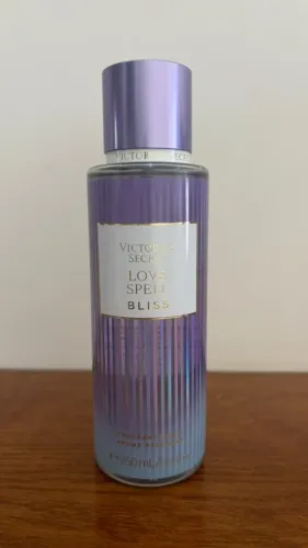 Body Splash Love Spell Victoria's Secret Floral Frutado de 250 mL