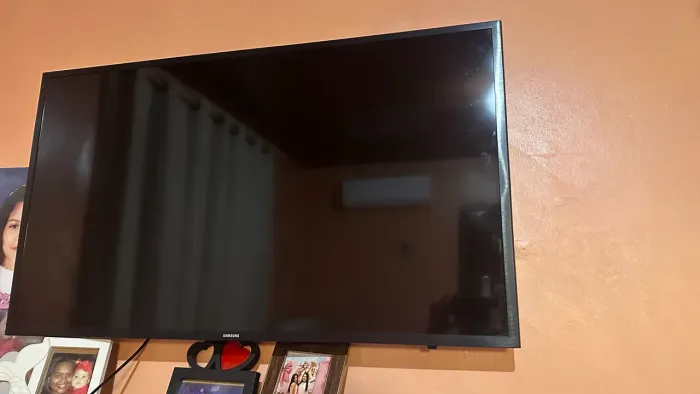 Televisão de 43 polegadas smart