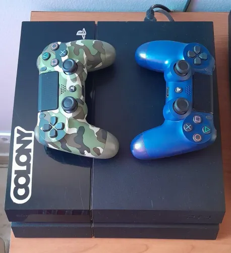PlayStation 4 FAT 1TB + 2 Controles + 4 Jogos (Gran Turismo, COD, F1, PES)