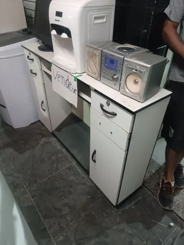 Balcão alto multiuso ideal lojas com gavetas fechado