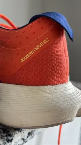 ADIZERO COM PLACA MUITO NOVO !