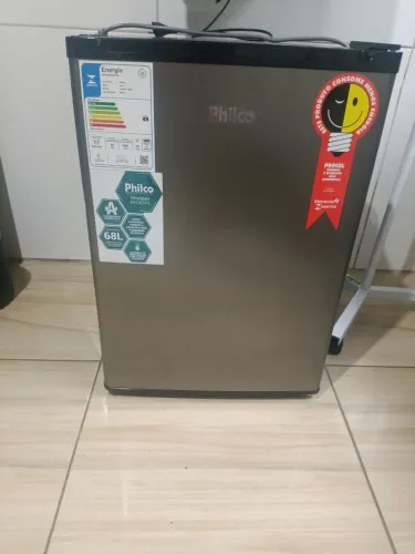 Frigobar semi novo pouco tempo de uso *