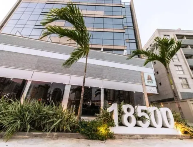 Sala comercial andar alto sol da manhã em frente ao shopping recreio