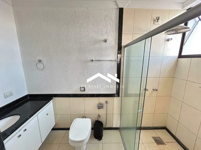 Casa/Sobrado com 5 quartos, varanda gourmet e espaço para 17 carros  Uberlândia, Brasil.