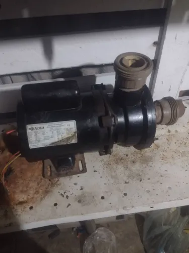 Vendo bomba d'água funcionando perfeitamente 3 cavalo 200 reais