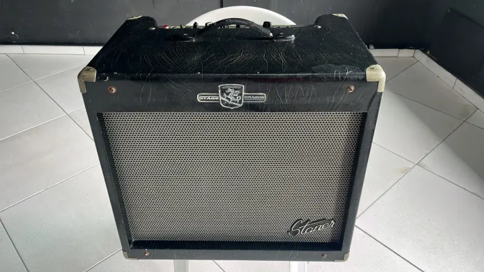 Vendo cubo de guitarra, em perfeito .
