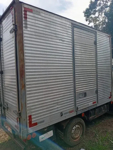 VENDO ESTE BAU DO KIA BONGO